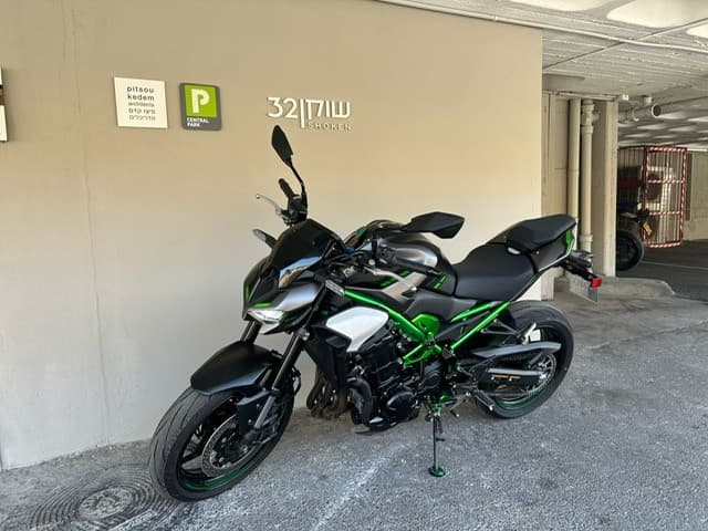 Kawasaki Ninja 400 - Slide 1